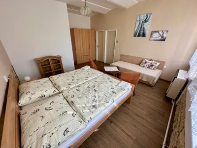 Penzion U Roušarů - Pokoj č.6: dvě oddělené ložnice 2 + 3 lůžka se společným soc. zařízením.